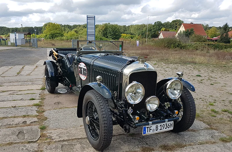 02 – Hönigk – Bentley